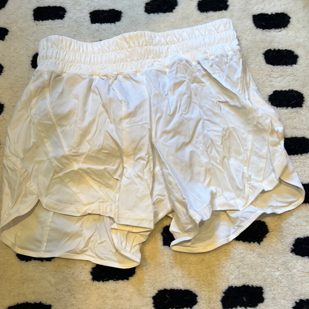 Lululemon Track That Short 5 in Size 6